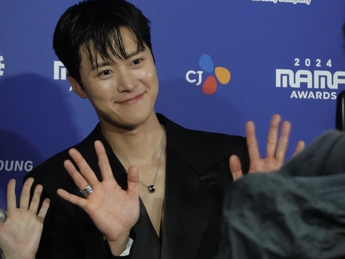 Setelah membintangi drama 'Lovers of The Red Sky', Gong Myung semakin mendapat popularitas. Aktingnya juga semakin diakui ketika membintangi film 'Extreme Job' yang menjadi salah satu film terlaris di Korea./ foto: instagram.com/0myoung_0526