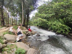 Liburan Murah Meriah di Kaki Gunung Sawal