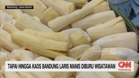 VIDEO: Tapai hingga Kaos Bandung Laris Manis Diburu Wisatawan