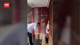 VIDEO: Jokowi Kunjungi Rumah Dosen Pembimbing Kasmudjo