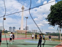 Trik Liburan Sehat Gratis Warga Jakarta, Main Futsal-Basket dengan View Monas