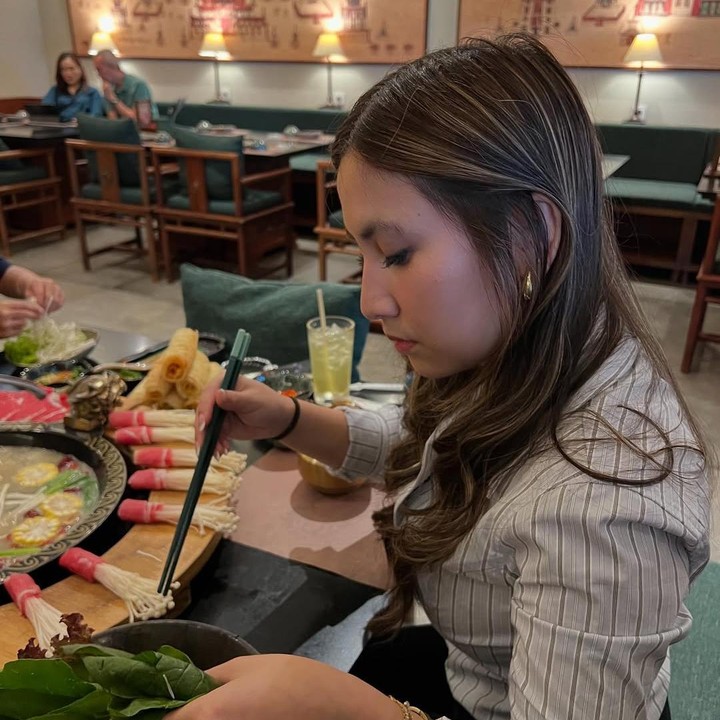 <p>Perempuan 22 tahun ini pun berhasil mencuri perhatian netizen lewat paras cantik yang dimiliknya. Kolom komentar <em>postingan-</em>nya di media sosial sering kali mendapat pujian netizen, lho. (Foto: Instagram@rico_cepero)</p>
