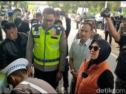 Polres Gowa Tilang 20 Truk Pengangkut Batu-Pasir yang Over Kapasitas