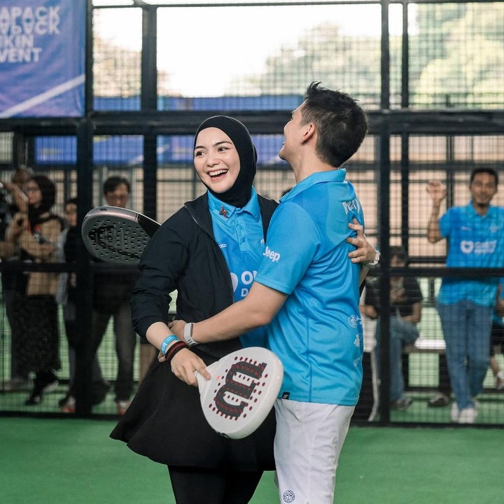 <p>Melalui laman Instagram-nya, keduanya diketahui baru saja mengikuti perlombaan padle. Ketika bertanding, Rezky dan perempuan yang akrab disapa Ciki ini terlihat mengenakan jersey biru muda.  (Foto: Instagram: @thereal_rezkyadhitya)</p>