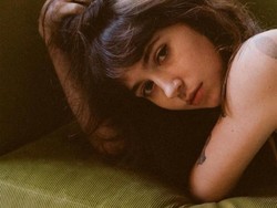 Lirik Lagu Juna - Clairo