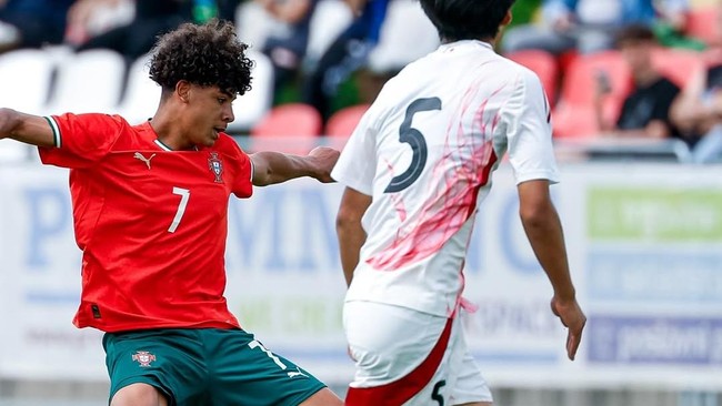 Cristiano Ronaldo memposting video dua gol indah yang dicetak oleh sang anak yaitu Cristiano Ronaldo Jr untuk Portugal U-15 di kejuaraan Vlatko Markovic.