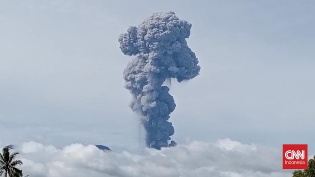 Gunung Marapi di Sumatera Barat meletus pada Rabu pagi, melontarkan abu vulkanik setinggi 1.600 meterMasyarakat diimbau menjauhi radius 3 km.