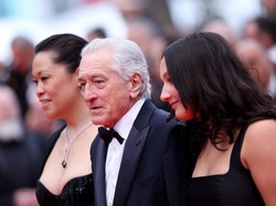 Robert De Niro Sebut Donald Trump Musuh Utama