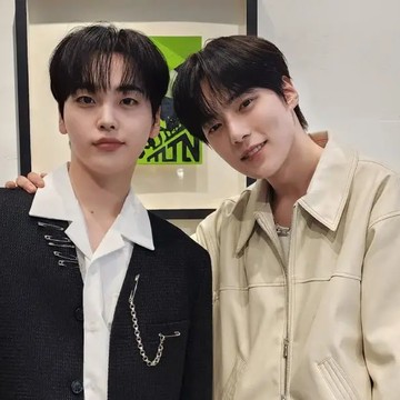 Minhyuk MONSTA X dan Hyeongjun CRAVITY Dikonfirmasi Jadi MC Baru Weekly Idol