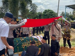 Ipda Almu Jamil yang Tewas Tertimpa Pohon Dimakamkan Secara Kedinasan