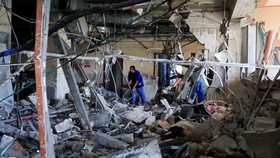 FOTO: Israel Bombardir 2 RS di Gaza dalam 24 Jam
