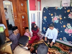 Mensos Kunjungi Anak Pemulung Calon Siswa Sekolah Rakyat di Pasuruan