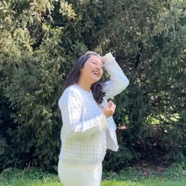 <p>Melalui unggahan di Instagram, Nadia yang saat ini menetap di Swiss, membagikan potret kehamilan pertamanya. Istri dari Kama Sukarno ini memamerkan <em>baby bump</em> kehamilannya yang sudah terlihat jelas. (Foto: Instagram @nadiasoekarno)</p>