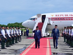 Prabowo Tiba di Bandar Seri Begawan Disambut Pasukan Jajar Kehormatan