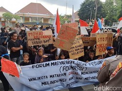 Enggan Tinggal di Rusunawa, Warga Geruduk Kantor Walkot Mataram
