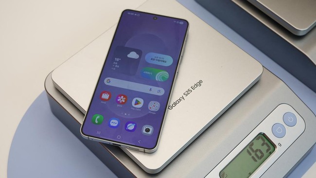 Samsung Galaxy S25 Edge resmi meluncur pada Selasa (13/5) secara global. Ponsel ini disebut menjadi Hp ultra-tipis dari Galaxy S Series.