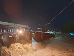 Bendung Katulampa Bogor Siaga 4 Malam Ini, Tinggi Air 70 Cm