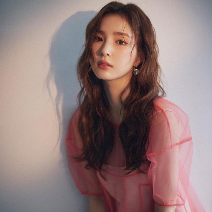 <p>Dilansir dari laman<em> Rolling Stone,</em> Shin Se Kyung dikenal sebagai aktris berbakat yang berhasil membuat namanya sendiri hanya dengan menggunakan kemampuan artistiknya. Kemampuannya itu semakin meningkat dengan begitu banyak karakter drama Korea dan film yang diperankan. (Foto: Instagram@sjkuksee)</p>