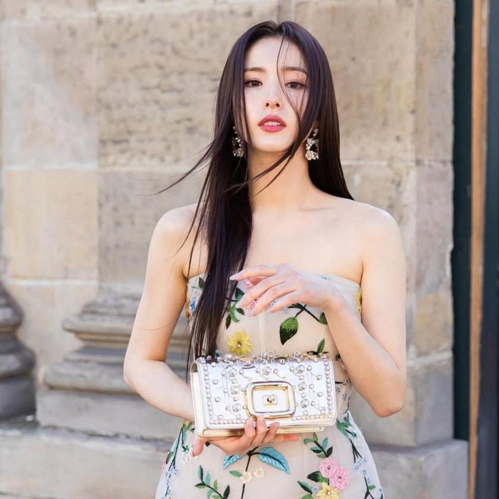 <p>Shin Se Kyung belum lama ini ramai menjadi perbincangan K-Netz setelah diketahui akan muncul dalam MV Jin BTS yang berjudul <em>Don’t Say You Love Me,</em> lagu utama untuk album solonya yang akan datang yakni ECHO.  (Foto: Instagram@sjkuksee)</p>