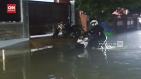 VIDEO: Hujan Semalaman, Warga Tambun Selatan Bekasi Kebanjiran