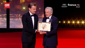 VIDEO: Robert De Niro Kritik Trump saat Terima Penghargaan Cannes