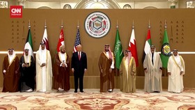 VIDEO: Momen Trump dan Pemimpin Negara Teluk Berpose Jelang GCC