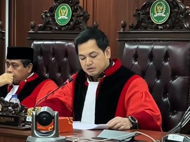 img-title Lama Tak Muncul, 7 Momen Tommy Kurniawan Diduga Jadi Hakim Tegur Ahmad Dhani di Sidang MKD