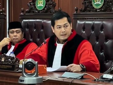 img-title Terpopuler: Pendidikan Tommy Kurniawan hingga Ari Lasso Diisukan Punya Pacar