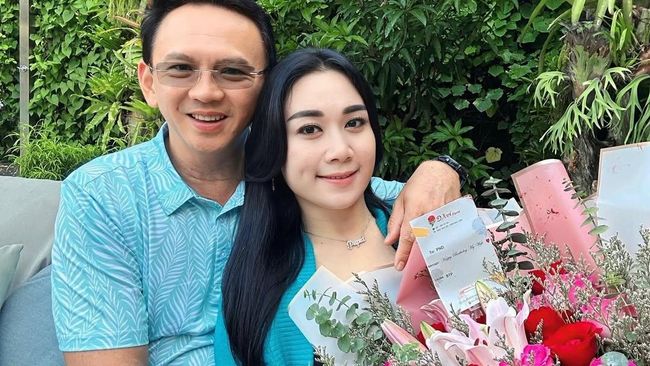 7 Potret Bucin Ahok Beri Bunga dan Pelukan Rayakan Ultah ke-28 Puput Nastiti