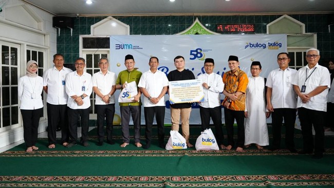Bulog Gelar Bakti Sosial HUT ke-58, Santuni Yatim dan Santri Tahfiz Perum Bulog melaksanakan kegiatan sosial sebagai wujud rasa syukur & kepedulian terhadap masyarakat, khususnya anak-anak yatim piatu dan santri Tahfiz Al-Quran.