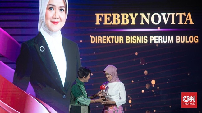 Direktur Bisnis Perum Bulog Febby Novita menyabet penghargaan Outstanding Woman in Food Security di Indonesia Leading Women Awards 2025.
