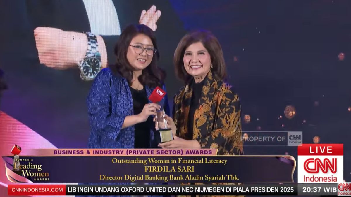 Firdila Sari Raih Outstanding Woman in Financial Literacy
