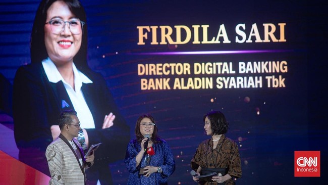 Direktur Digital Banking Bank Aladin Syariah, Firdila Sari, meraih penghargaan Outstanding Woman in Financial Literacy di Indonesia Leading Woman Awards 2025.