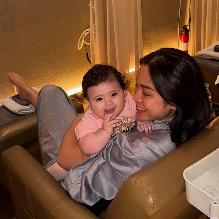 <p>Putri Jessica Iskandar dan Vincent Verhaag, Hagia, terus menarik perhatian netizen, Bunda. Bukan tanpa alasan, hal ini karena Hagia memiliki wajah bule yang menggemaskan. (Foto: Instagram: @inijedar)</p>