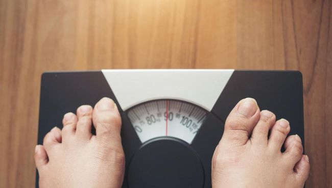 Diet dan olahraga berperan penting dalam penurunan berat badan. Selain itu, Anda tidak boleh melupakan tidur.