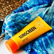 BeauPicks: 5 Sunscreen Stick Merek Lokal, Praktis dan Murah!