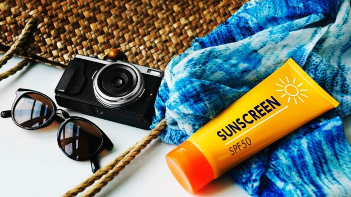 img-title BeauPicks: 5 Sunscreen Stick Merek Lokal, Praktis dan Murah!