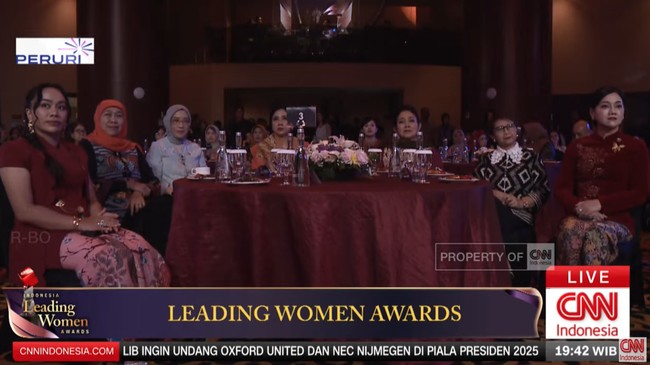 Sejumlah tokoh perempuan telah hadir di acara CNN Indonesia Leading Women Awards 2025.