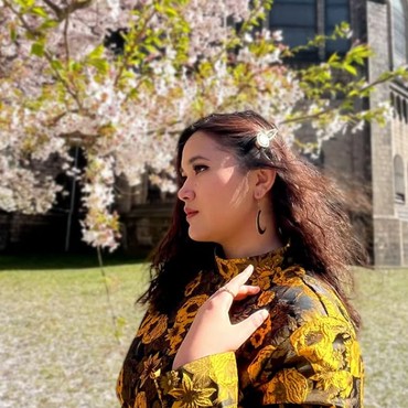 Lirik Lagu Head Over Heels - Kamila Batavia