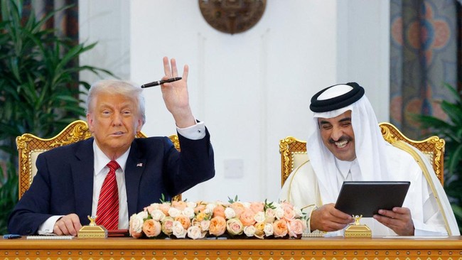 Trump ke Qatar, Sepakati Penjualan Boeing-Drone Canggih Kunjungan ke Qatar, Trump tandatangani penjualan ratusan pesawat Boeing hingga drone canggih.