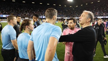 Berita Olahraga Terkini CNN Sport : Messi Labrak Wasit, Nyaris Kena Kartu Merah