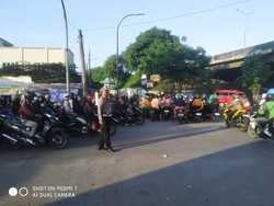 Kolong Cakung Arah Cilincing dan Bekasi Padat Kamis Pagi, Ini Penyebabnya