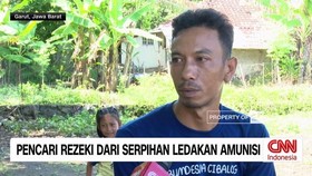 VIDEO: Pencari Rezeki dari Serpihan Ledakan Amunisi