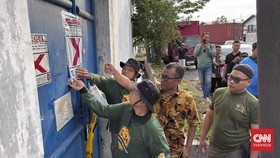 Polisi Gagal Geledah Gudang Milik Jan Hwa Diana, Digembok dari Dalam