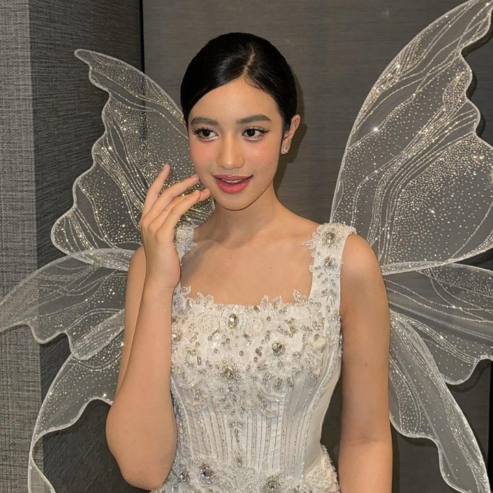 <p>Bahkan, belum lama ini, Jenna juga merilis <em>single</em> berjudul <em>Falling</em> di kanal YouTube-nya. “Silakan menikmati lagu baru saya, yang iramanya baru dan berbeda dari biasanya. Saya harap Anda semua menyukai karya baru ini. Dan jangan lupa tunggu lagu-lagu baruku di masa mendatang!” tulis Jenna, dikutip dari laman<em> YouTube Jenna Norodom,</em> Kamis (15/5/2025). (Foto: Instagram@jnnanrdm)</p>