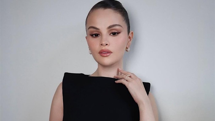 img-title Fashion Icon! Ini Dia Style Inspo dari Selena Gomez yang Sukses Bikin Terkesan