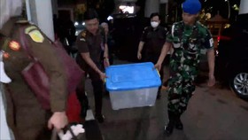 VIDEO: Komisi III DPR Buka Suara Soal Personel TNI Amankan Kejaksaan