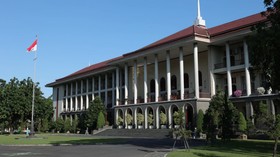 UGM Buka Suara soal Geger Mahasiswi Kena Denda Buku Perpus Rp5 juta