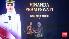 Walkot Kediri Vinanda Raih Outstanding Young Public Leader of the Year