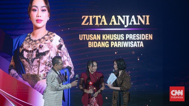 Inisiatif Modern Zita Anjani Raih Indonesia Leading Women Awards 2025 Sebagai UKP Bidang Pariwisata, Zita Anjani berkomitmen meningkatkan daya saing pariwisata Indonesia, yang dapat memberi dampak bagi masyarakat dan negara.